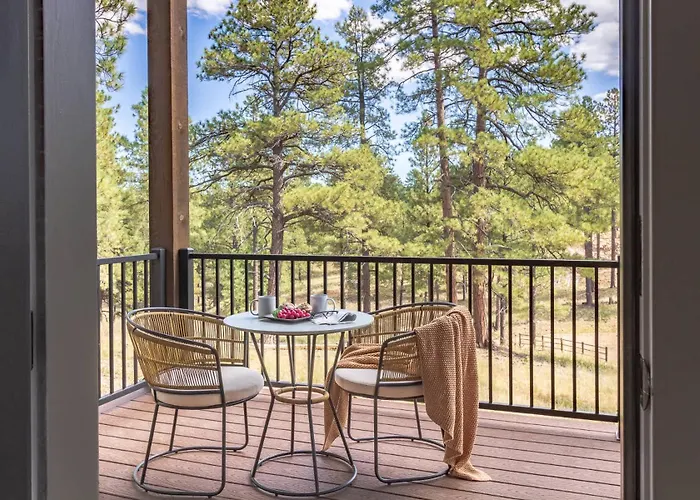 With Near Pine Canyon Holiday home