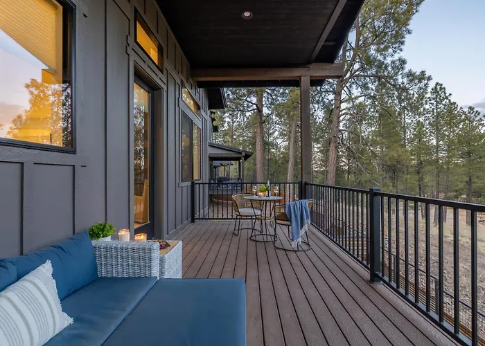 With Near Pine Canyon Holiday home
